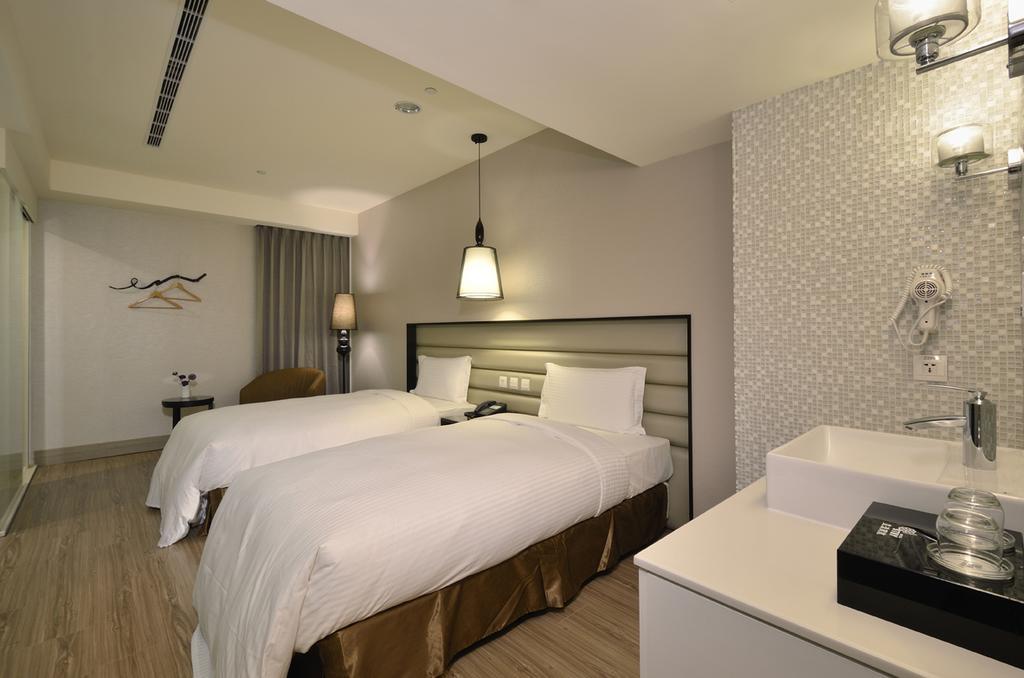 Stay Hotel - Taichung Yizhong Exteriör bild