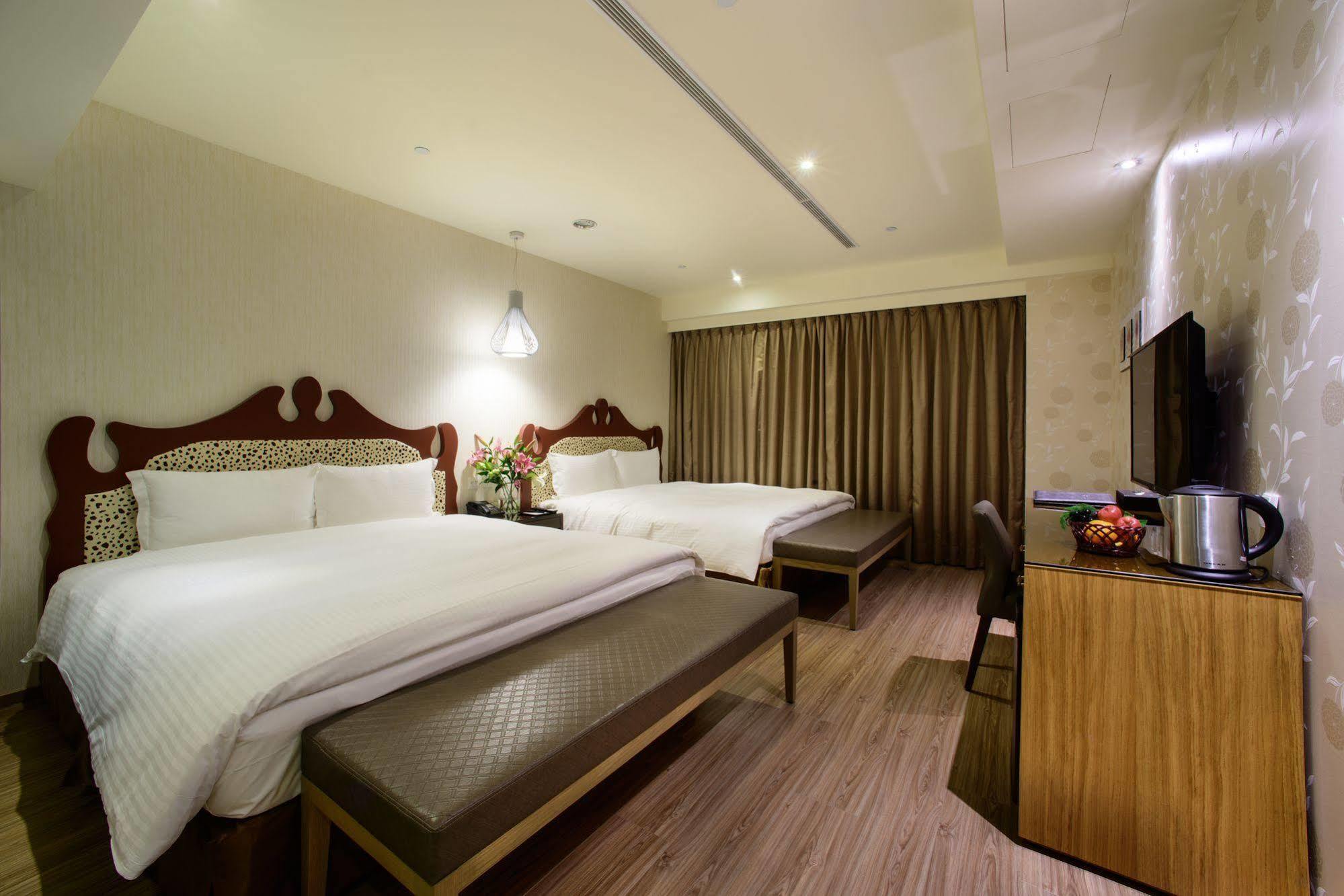 Stay Hotel - Taichung Yizhong Exteriör bild