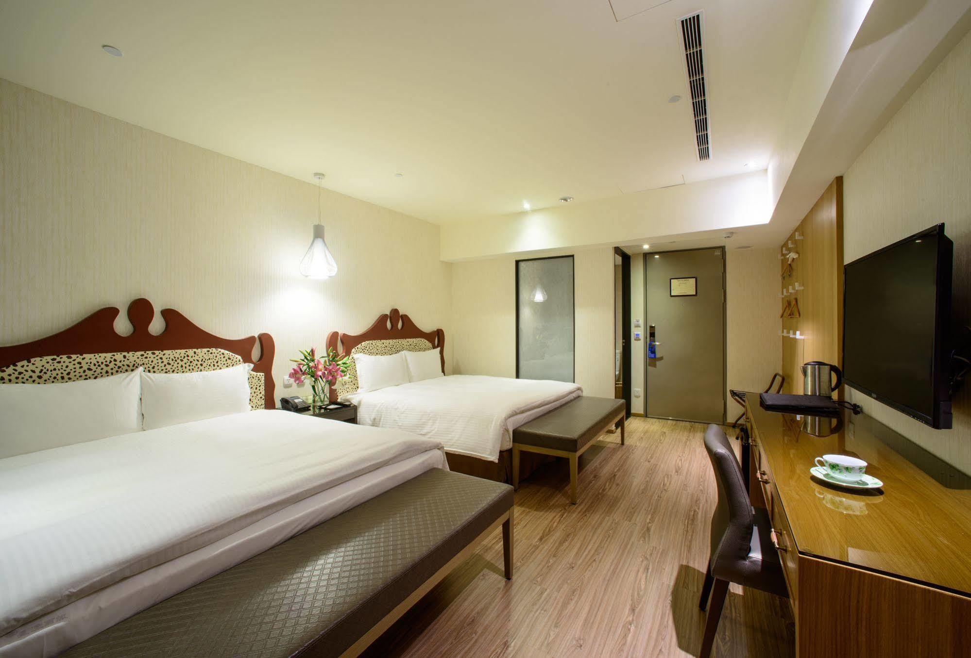 Stay Hotel - Taichung Yizhong Exteriör bild