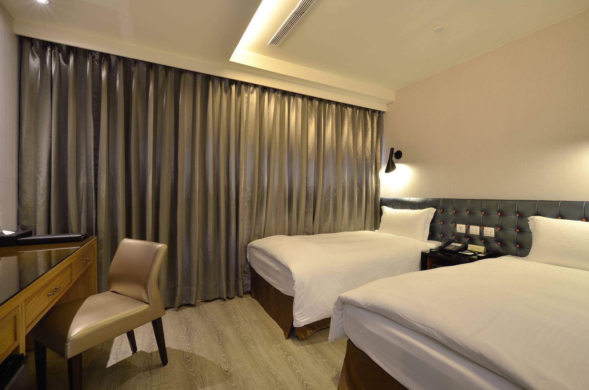 Stay Hotel - Taichung Yizhong Exteriör bild